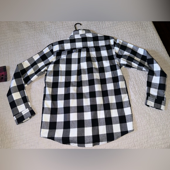 NWT Revolution Flannel in Medium - Picture 6 of 7